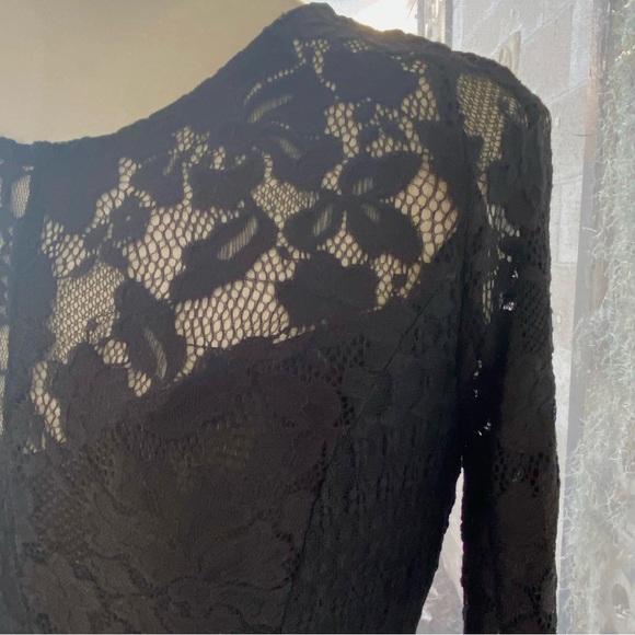 GUESS NWT Lace Bell Sleeve Open-Back Mini Dress, Sample Size S - Picture 8 of 11
